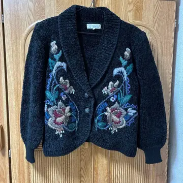 마리읍 자수 블랙 가디건