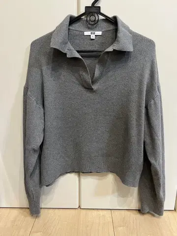 유니클로 스무스 코튼 릴랙스 폴로 스웨터 M 사이즈