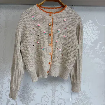 미사용 새상품 45R 비즈 꽃 자수 긴팔 가디건