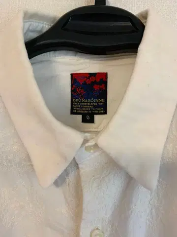 거의 미착용 새상품 브루나보인 올 패턴 자수 셔츠