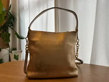 MICHAEL KORS 골드 가죽 숄더백 태슬 포함