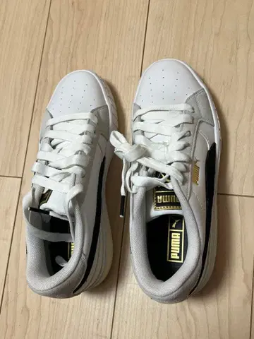 [ 미사용 새상품 ] PUMA 화이트 블랙 스니커즈 통굽