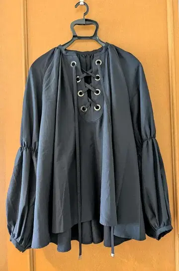 ESTNATION 레이스업 볼륨 블라우스