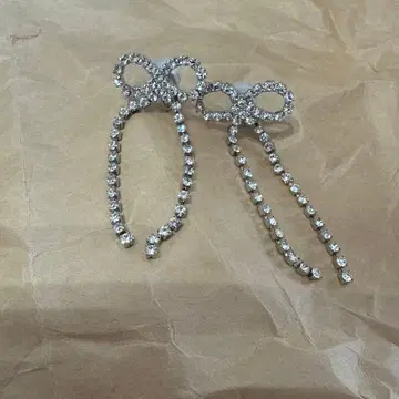 큐빅 리본 귀찌