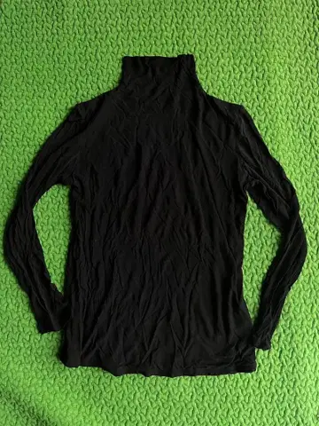 실크 100% 블랙 터틀넥 긴팔 상의 다이코쿠야