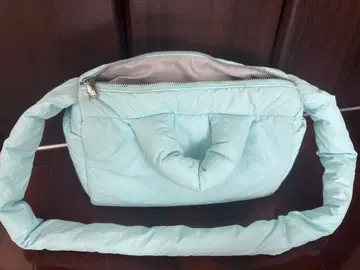 민트 그린 숄더백