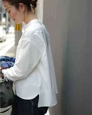 OURHOME 탄력감 소재의 깔끔한 풀오버