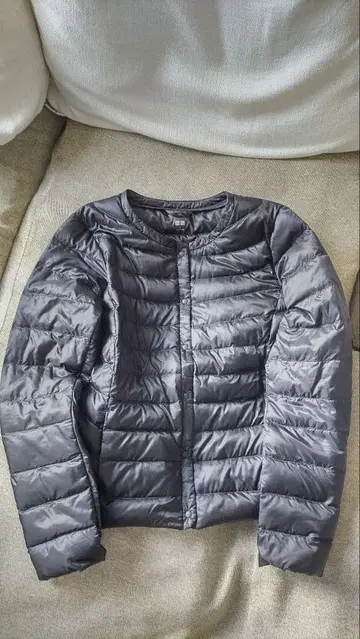 유니클로 울트라 라이트 다운 블랙 s 포켓터블 노카라 자켓