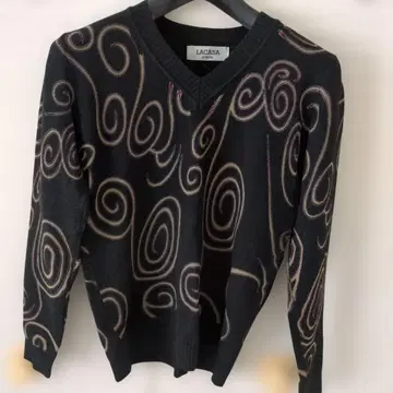 LACASA 블랙 소용돌이 무늬 스웨터