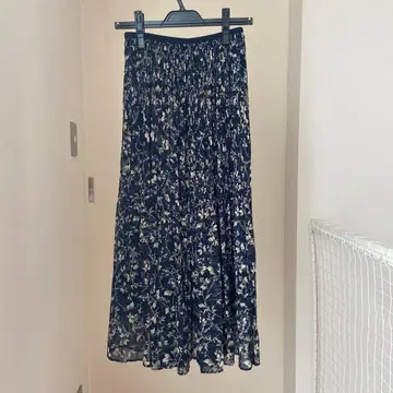 UNIQLO 네이비 플라워 프린트 S 사이즈 쉬폰 스커트