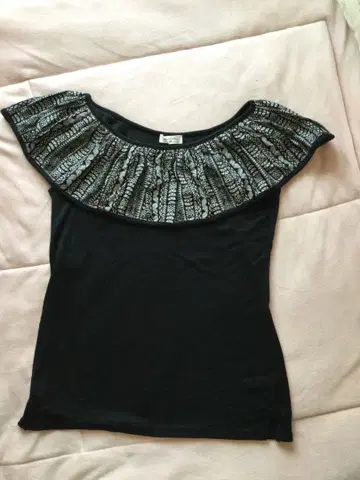 maunaloa 프릴 달린 반팔 T셔츠 M 사이즈