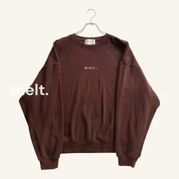melt. 멜트 맨투맨 브라운 로고 원 포인트 속기모 트레이닝복