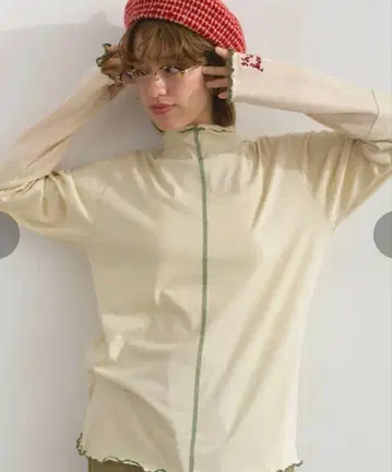 lupillimeinc 라임잉크 멜로우넥 손가락 구멍 롱T 풀오버