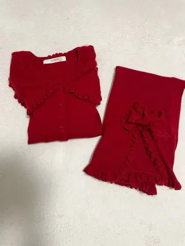 잉게보그 레드 프릴 가디건과 스커트 세트