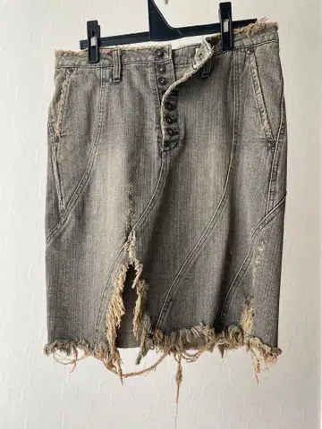 데미지 가공 그레이 타이트 스커트