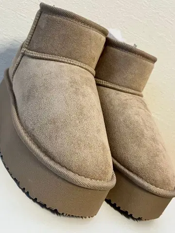 [ 미사용 새상품 ] 숏부츠 페이크 무스탕 통굽 스웨이드 느낌 페이크 퍼