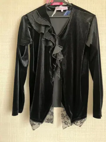 가디건 블랙 벨벳 느낌 프릴이 귀여워요! 영국 부티크 오리지널 새상품