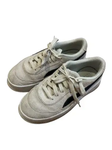 Puma 스웨이드 스니커즈 아이보리/블랙