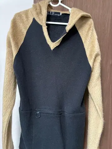 C.F.P. 후드 부착 후드티 M 사이즈 블랙/베이지