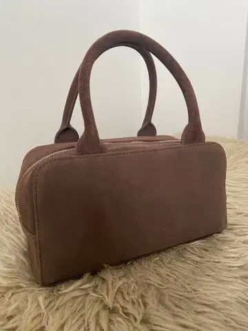 브라운 스웨이드 지퍼 핸드백