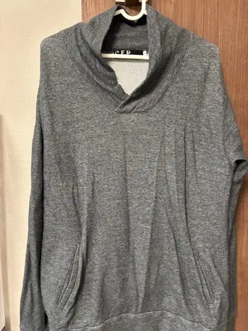 C.F.P 후드티 레드 리 츄에 그레이