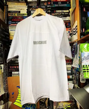 BROCHURE 화이트 T셔츠 BROCHURE BOOK LOGO TEE