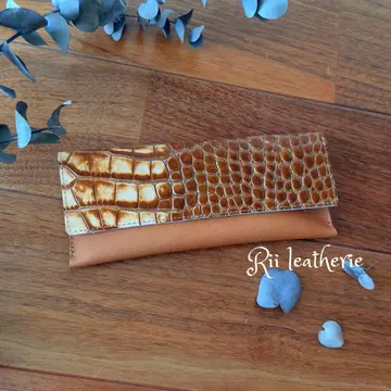 이탈리아 가죽 엠보와 오일 가죽 카멜을 사용한 펜 케이스 9 x 20cm