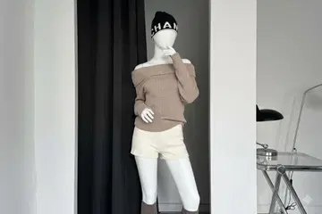 [ 미사용 새상품 ] 두꺼운 원단 니트 와이드 팬츠 - 화이트