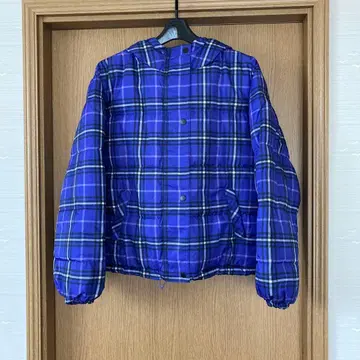 후드 부착 블루 계열 체크 다운 자켓
