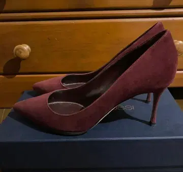 새상품급 세르지오로시 고디바 보르도 7.5cm 힐 사이즈 39