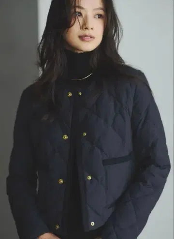 택 포함 새상품 [ TAION x anuans ] 노카라 퀼팅 숏 다운