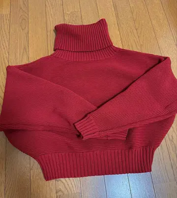 MURUA 빨간색 레드 터틀넥 숏 기장 크리스마스 컬러