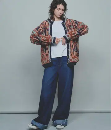 부클레 총무늬 자카드 니트 가디건 Unitage