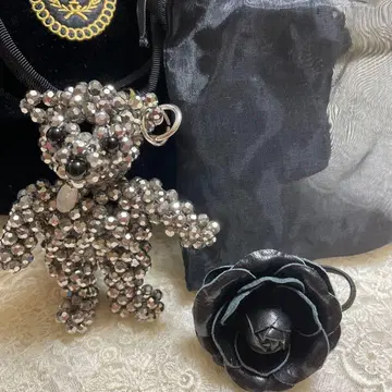 페리체토와코 비즈 베어 참과 가죽 까멜리아 스크런치 2세트