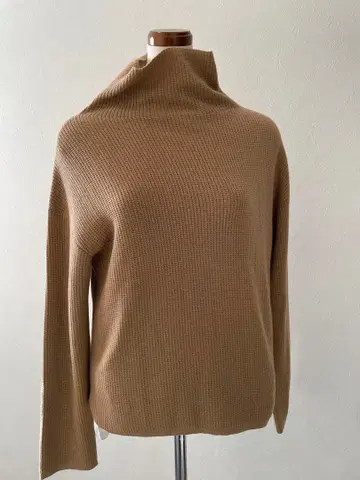 FOXEY 로고 오프 터틀 울 100% 스웨터 베이지 니트