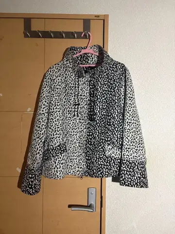 레오파드 무늬 자켓