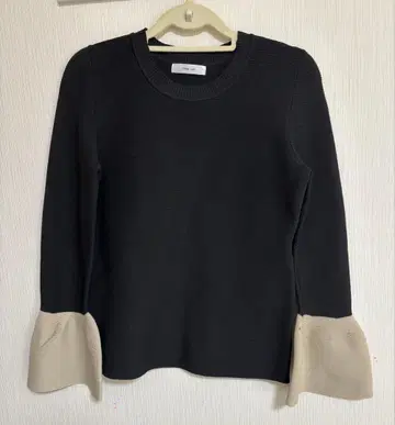 Eimee Law 플레어 슬리브 니트 상의 블랙 베이지