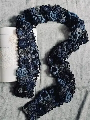 꽃 모티브 레이스 뜨개질 스톨 네이비