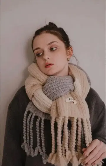 [1회 사용] 피누에 트라이컬러 니트 머플러