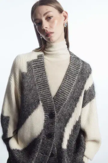 COS x Suki Seokyeong Kang 니트 가디건