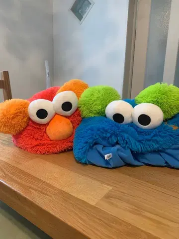 엘모와 쿠키 몬스터 모자