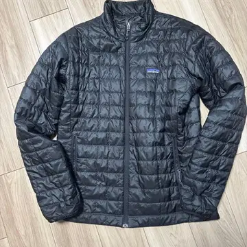 patagonia 블랙 다운 자켓 사이즈 M