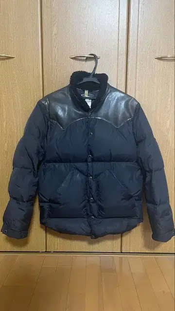 Rocky Mountain BEAMS 별주 다운 자켓