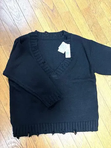 EMODA 블랙 V넥 니트