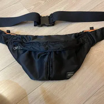 나일론 소재 블랙 바디백