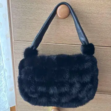 긴자 카네마츠 퍼 가죽 핸들 클러치백 블랙