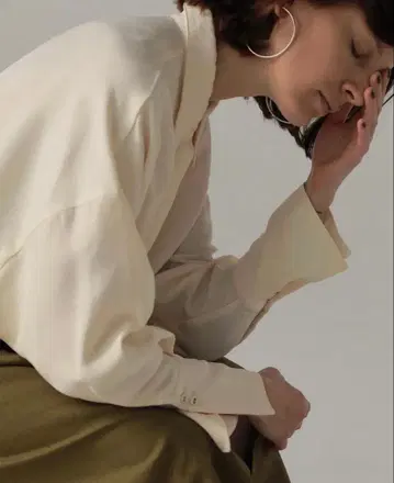 louren 아이보리 big silhouette shirt