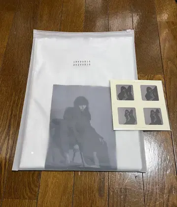 사이토 아스카 Exclusive A (T셔츠 A + 스티커 세트 A)