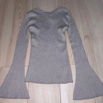 ROYAL PARTY 실버 플레어 소매 상의