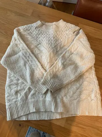 RayBEAMS 아이보리 디자인 케이블 니트